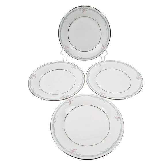 Royal Doulton Carnation H5084 4 Bread And Butter Plates Fine Bone China 1982 - Picture 1 of 7